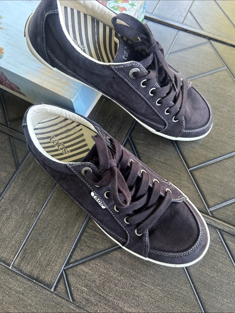Taos Moc Star 2 distressed black low top sneakers lace up skater size 9.5 ladies - Picture 4 of 10